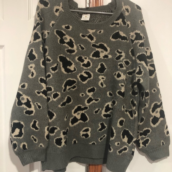 Animal Print Sweater - Picture 2 of 4